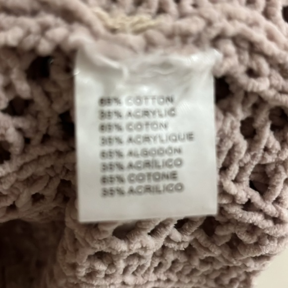 Light dusty pink sweater fits like oversized XS - Picture 4 of 4